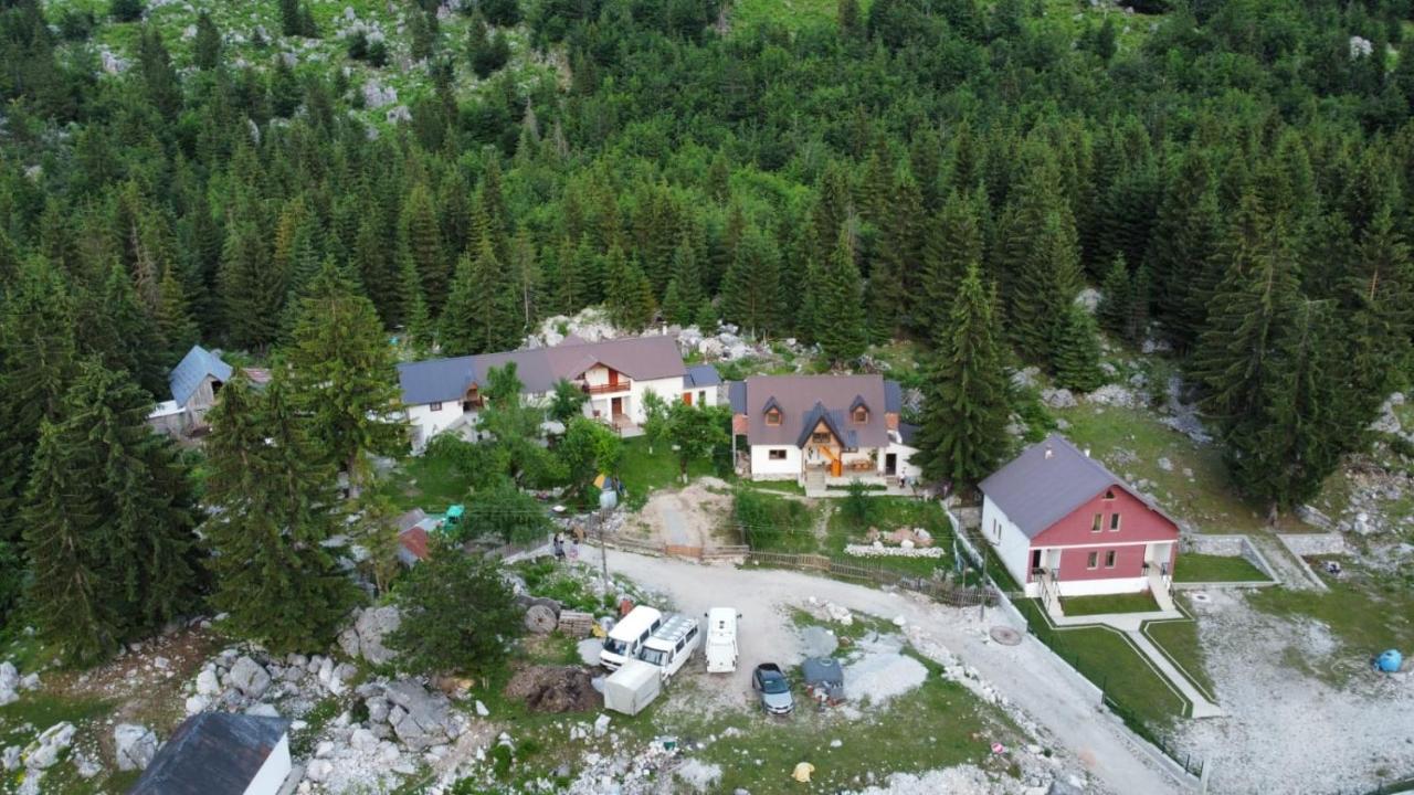 Bujtina Arlindi Bed and Breakfast Valbone Eksteriør billede