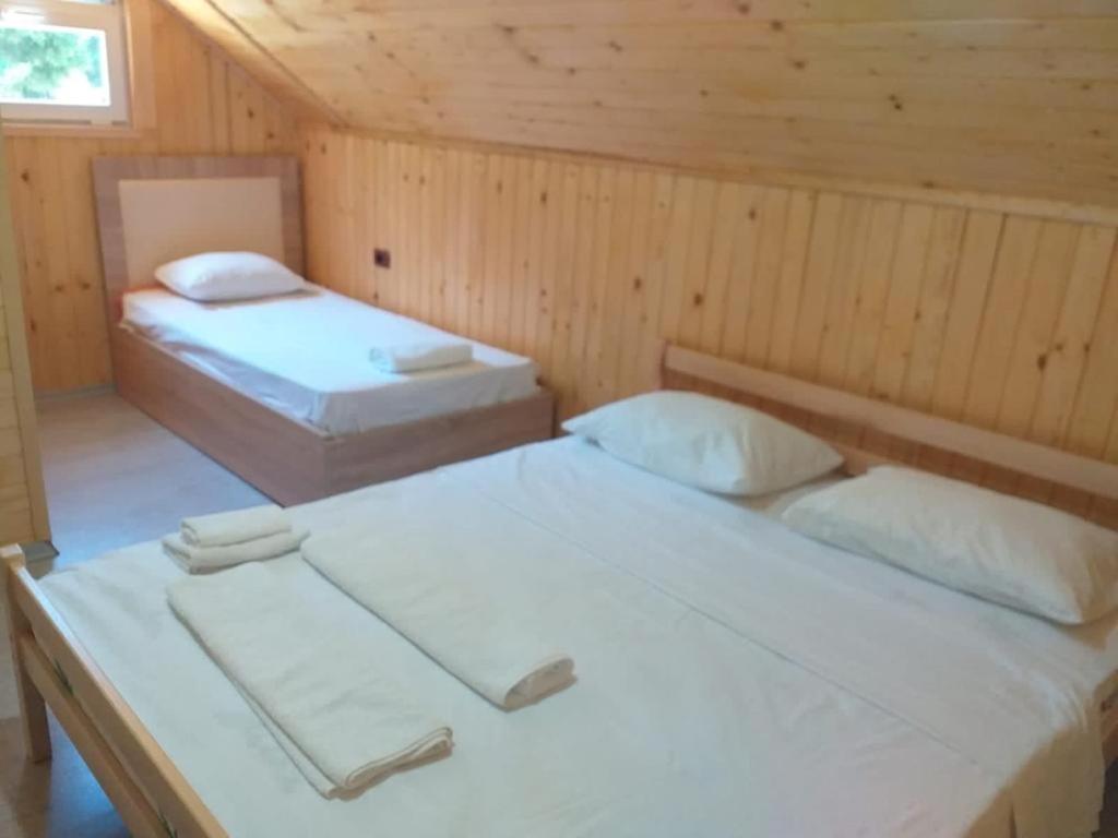 Bujtina Arlindi Bed and Breakfast Valbone Eksteriør billede