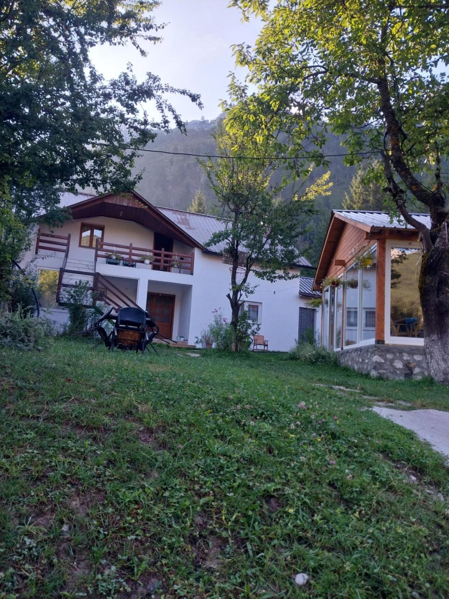 Bujtina Arlindi Bed and Breakfast Valbone Eksteriør billede