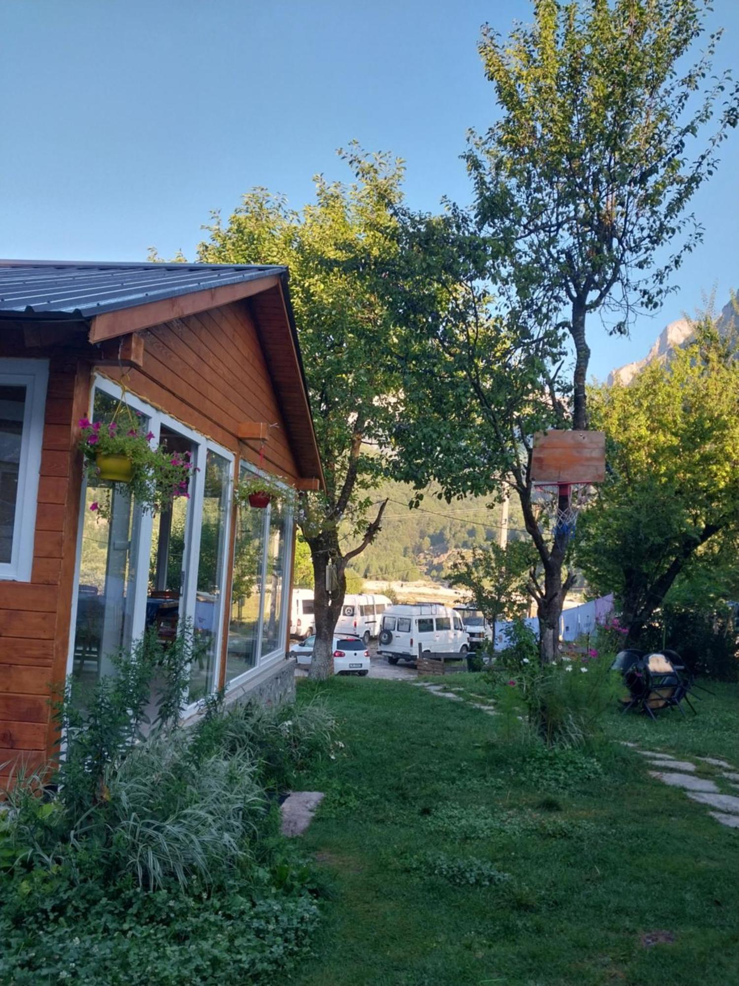 Bujtina Arlindi Bed and Breakfast Valbone Eksteriør billede