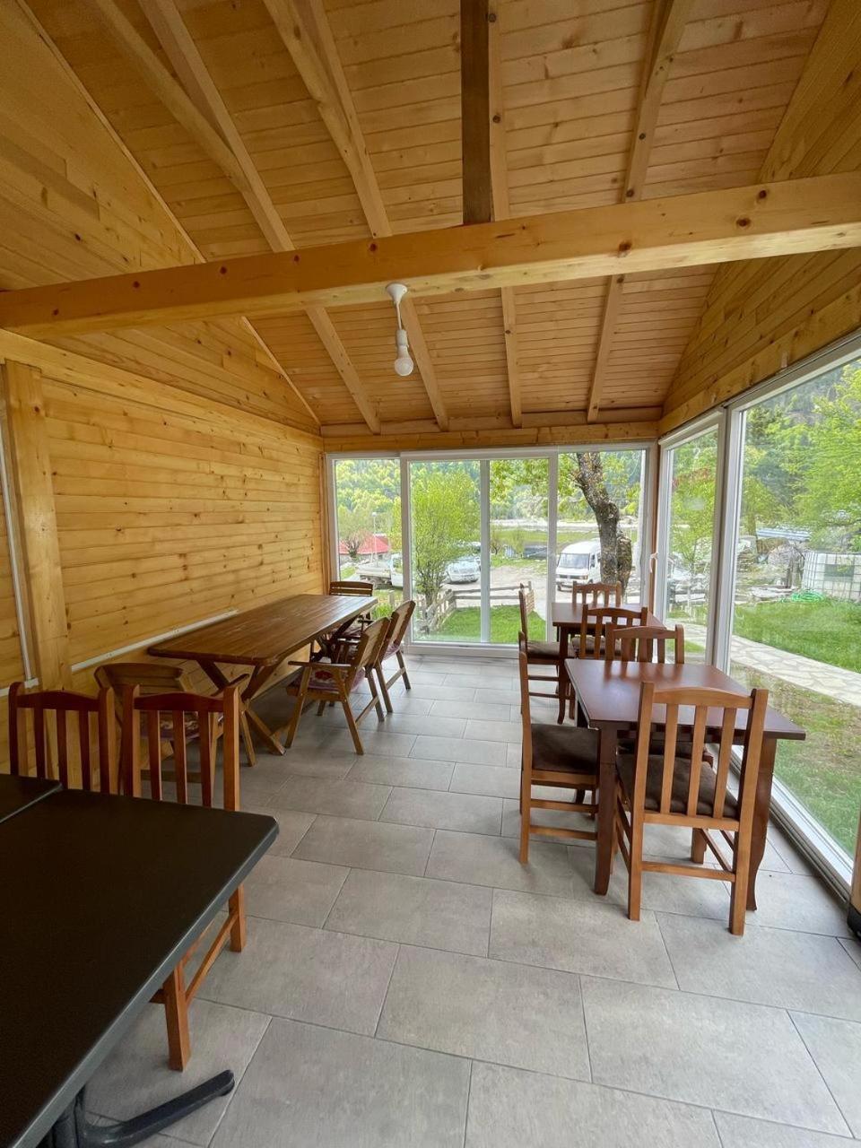 Bujtina Arlindi Bed and Breakfast Valbone Eksteriør billede