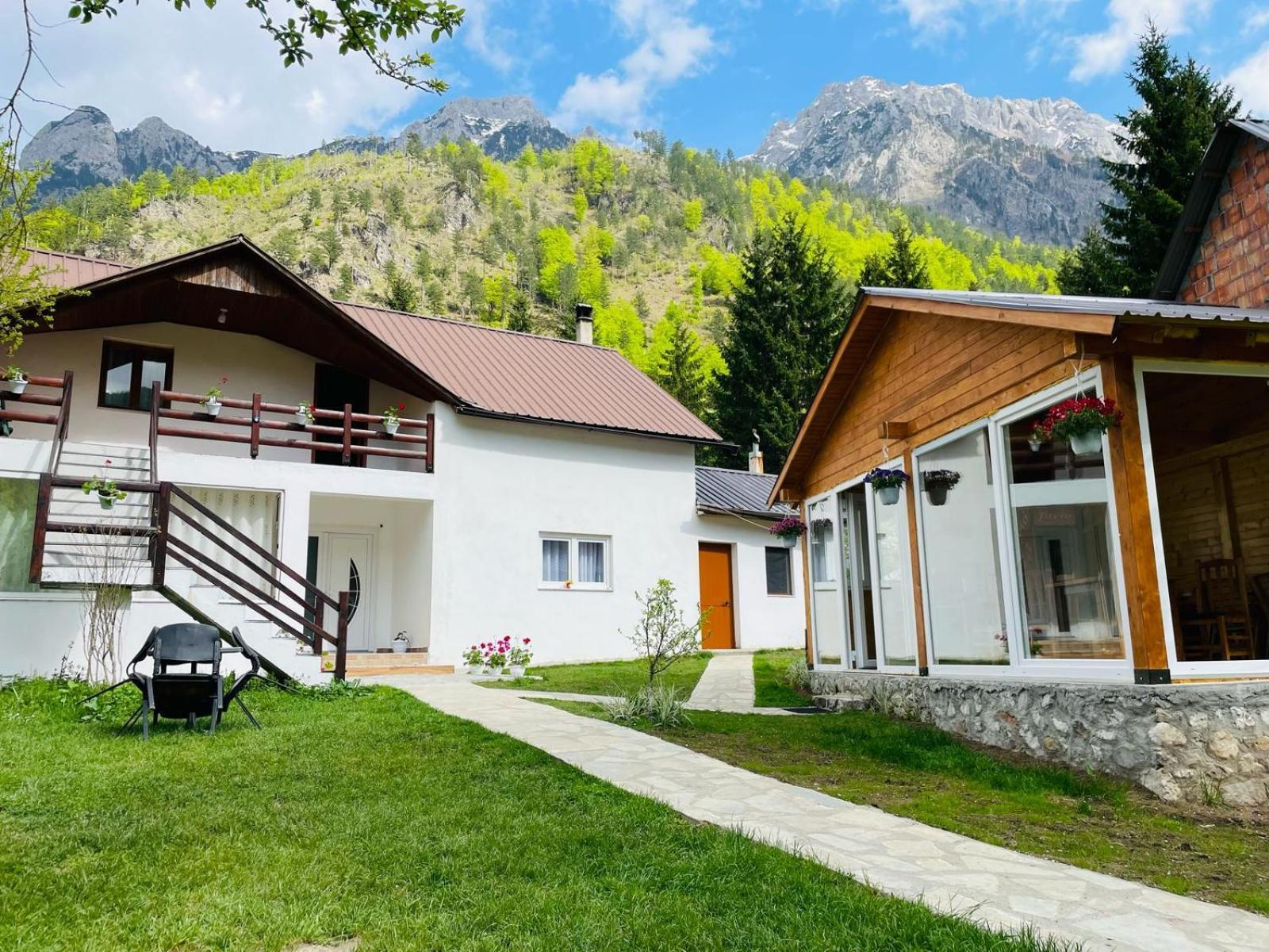 Bujtina Arlindi Bed and Breakfast Valbone Eksteriør billede