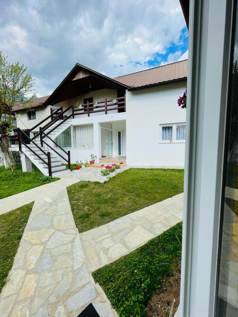 Bujtina Arlindi Bed and Breakfast Valbone Eksteriør billede