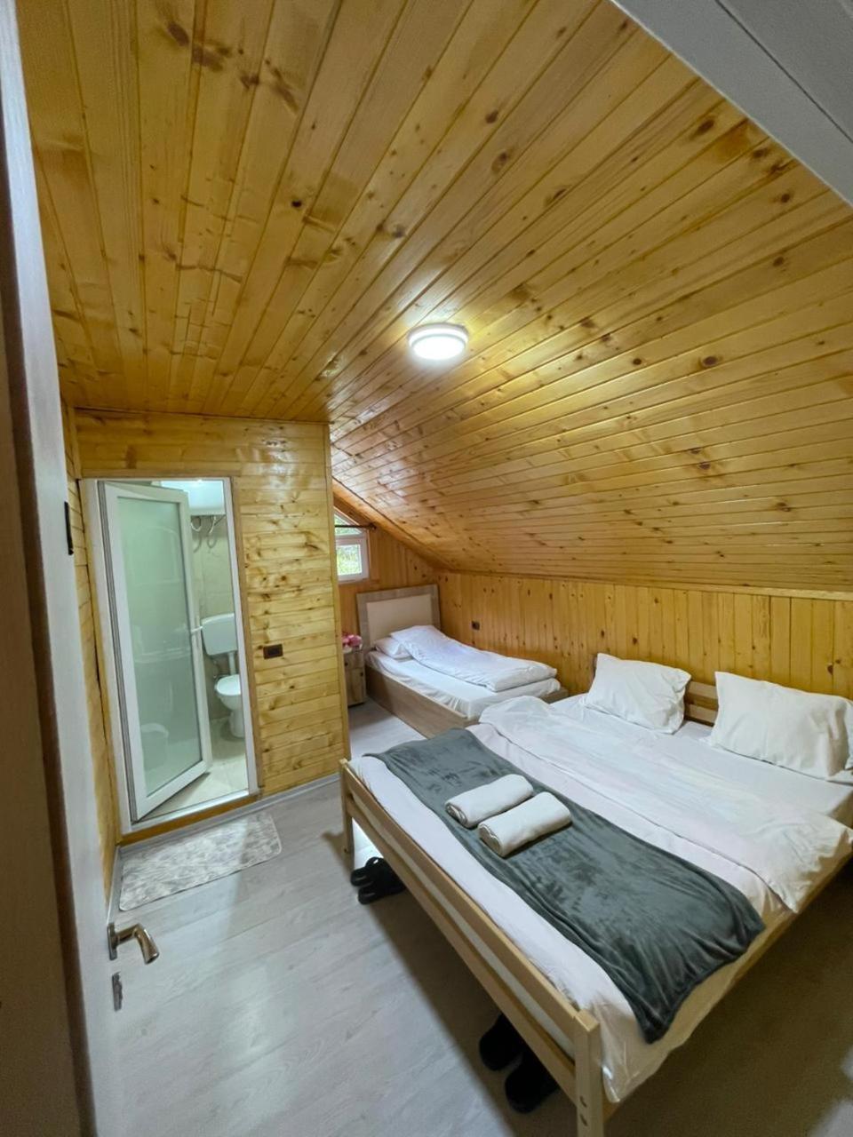 Bujtina Arlindi Bed and Breakfast Valbone Eksteriør billede